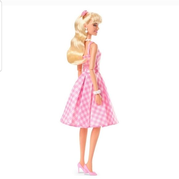 Barbie The Movie Collectible Doll-Margot Robbie as Barbie in Pink Gingham Dress - Picture 4 of 6